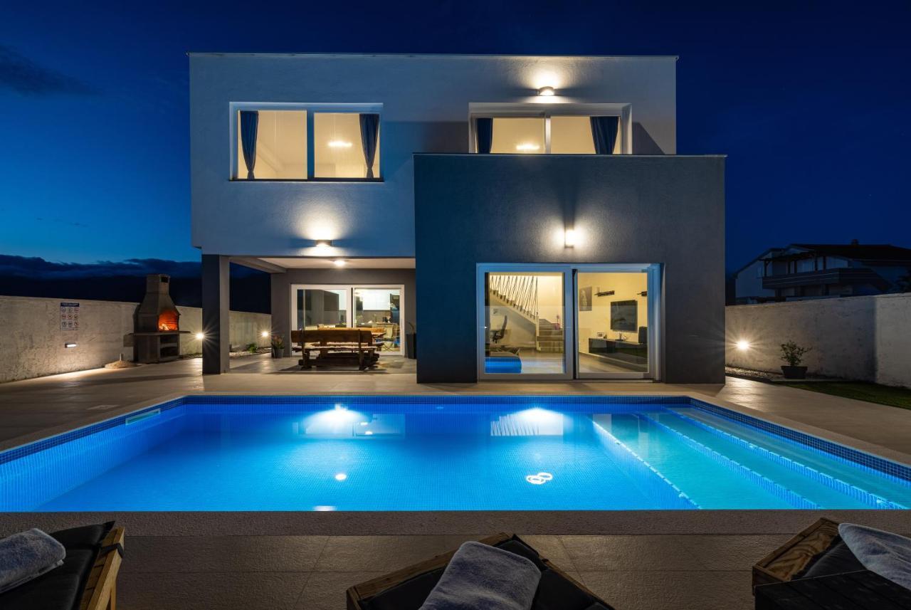 Luxury Villa Noemi Razanac Exterior photo