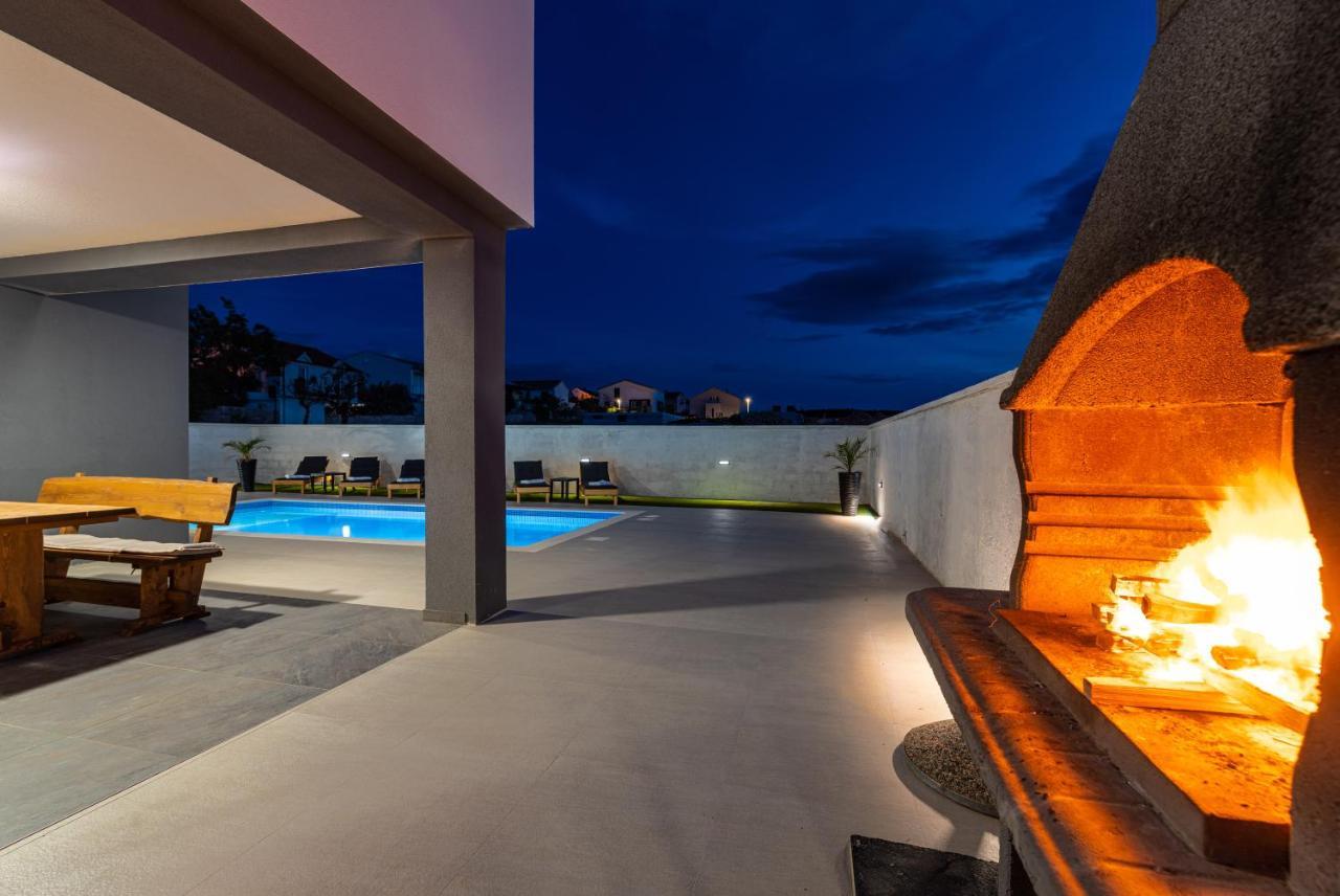 Luxury Villa Noemi Razanac Exterior photo